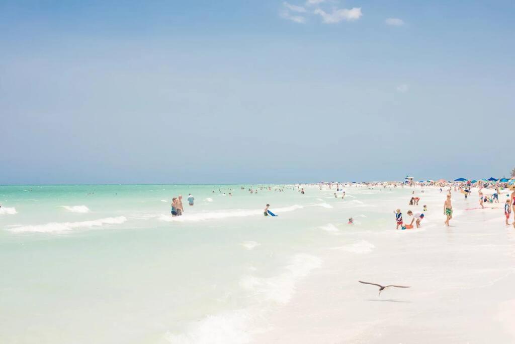 Lovely 1 Bedroom Unit Across From Lido Key Apartment *
