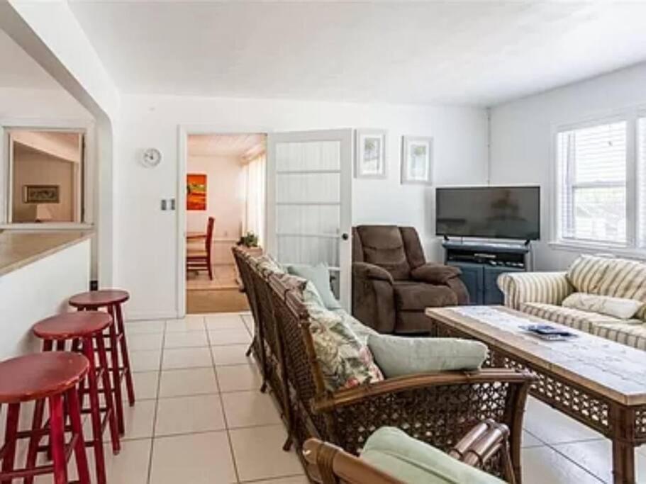 Lovely 1 Bedroom Unit Across From Lido Key Apartment Sarasota