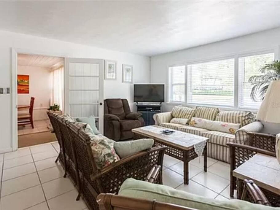 Apartment Lovely 1 Bedroom Unit Across From Lido Key Sarasota