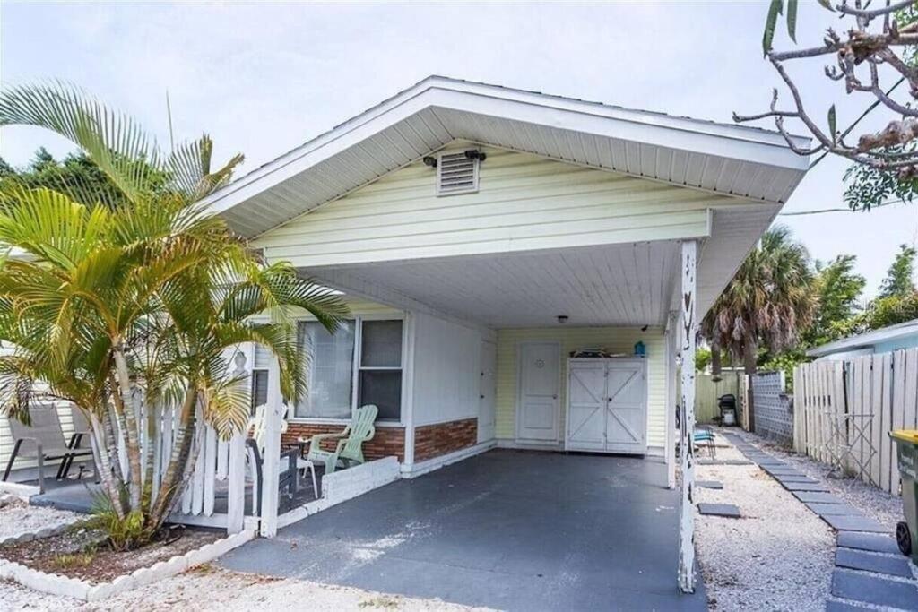 Lovely 1 Bedroom Unit Across From Lido Key Apartment *