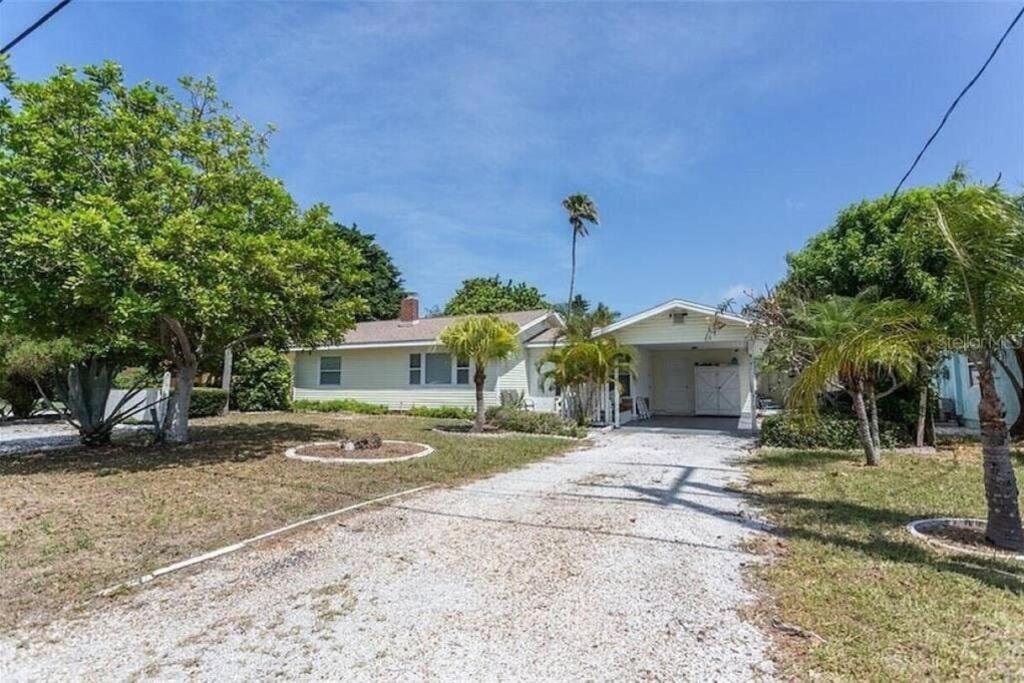Lovely 1 Bedroom Unit Across From Lido Key *
