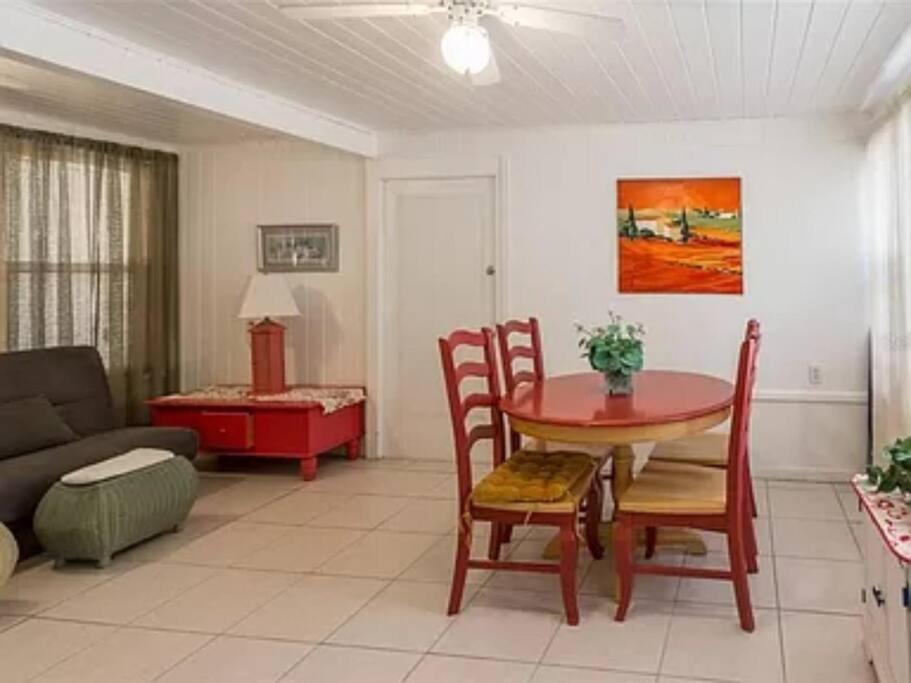 Lovely 1 Bedroom Unit Across From Lido Key Apartment