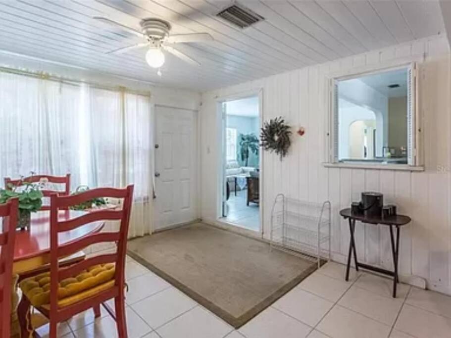 Lovely 1 Bedroom Unit Across From Lido Key Apartment