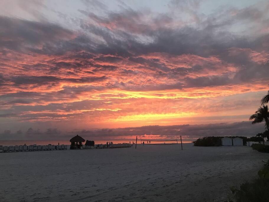 Lovely 1 Bedroom Unit Across From Lido Key