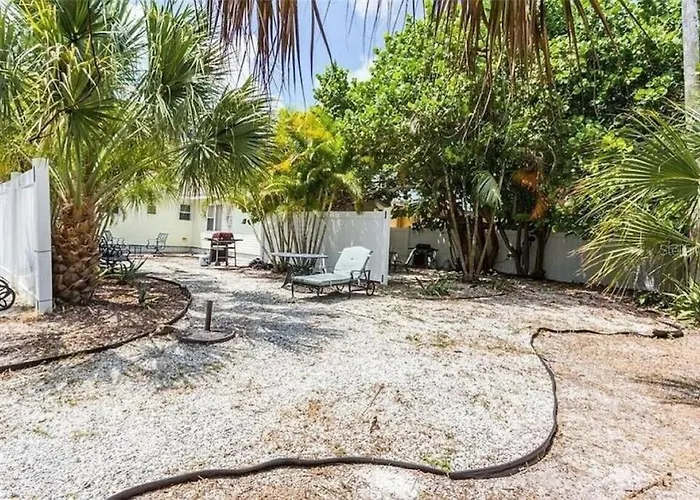 Lovely 1 Bedroom Unit Across From Lido Key Beach